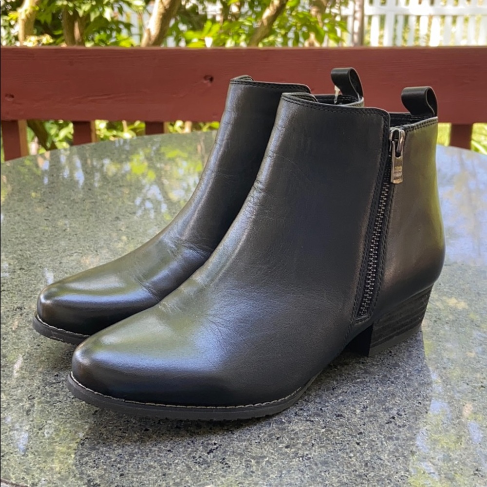 NWOT women's blondo lila waterproof ankle booties